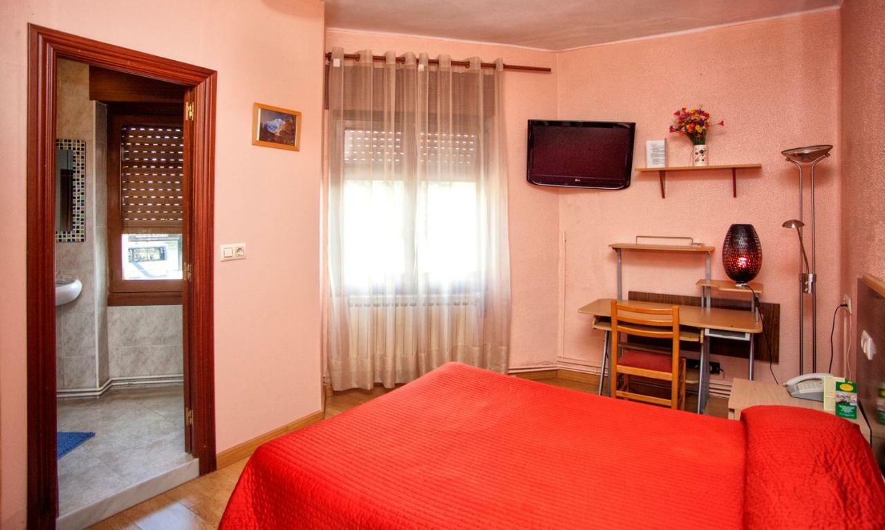 Hostal Goias Otel Oviedo Dış mekan fotoğraf